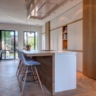 project: Eiland met hoge kastenwand project: Eiland met hoge kastenwand